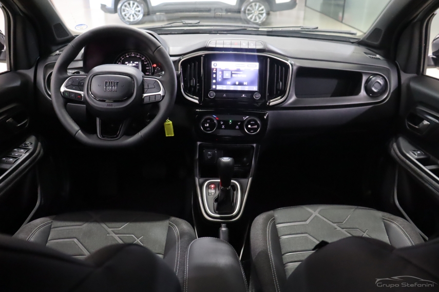 fiat strada 1.3 firefly flex volcano cd cvt 4p automatico 2025