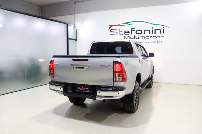 toyota hilux 2.8 d-4d turbo diesel cd srv 4x4 automatico 4p 2021