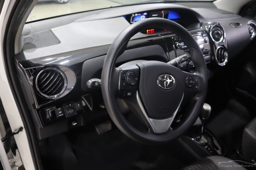 toyota etios 1.5 x plus 16v flex 4p automatico 2020