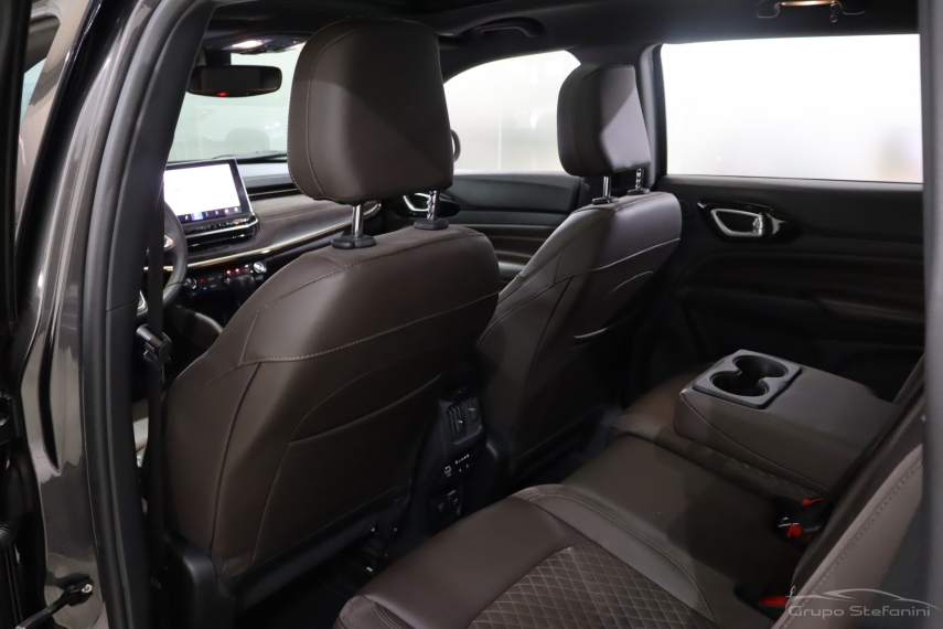 jeep commander 1.3 t270 turbo flex overland at6 4p automatico 20229 jeep commander 1.3 t270 turbo flex overland at6 4p automatico 20229