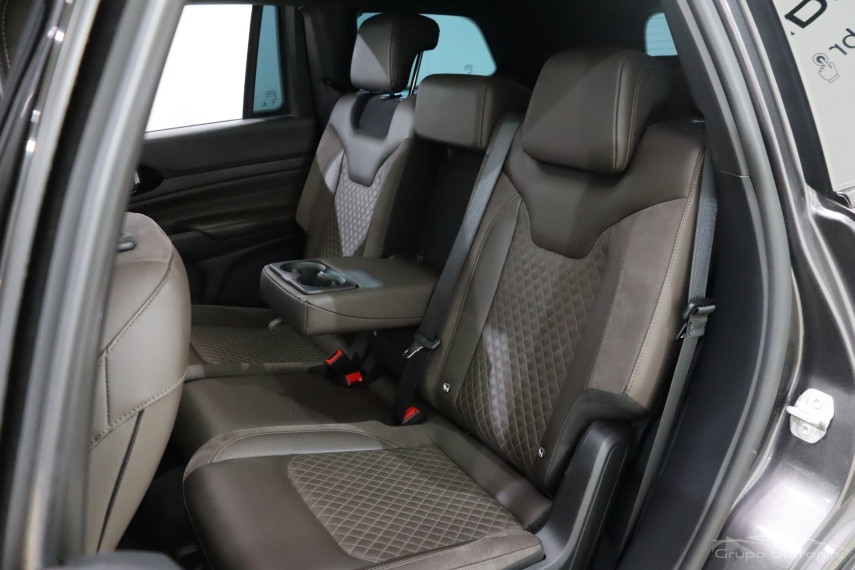 jeep commander 1.3 t270 turbo flex overland at6 4p automatico 20227 jeep commander 1.3 t270 turbo flex overland at6 4p automatico 20227