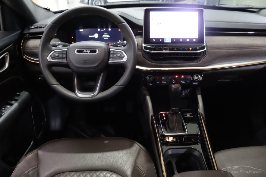 jeep commander 1.3 t270 turbo flex overland at6 4p automatico 20224 jeep commander 1.3 t270 turbo flex overland at6 4p automatico 20224