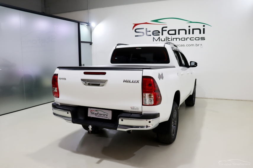 toyota hilux 2.8 d-4d turbo diesel cd sr 4x4 automatico 4p 202412