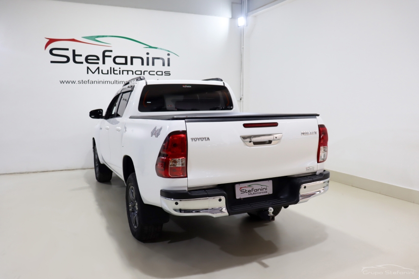 toyota hilux 2.8 d-4d turbo diesel cd sr 4x4 automatico 4p 202410