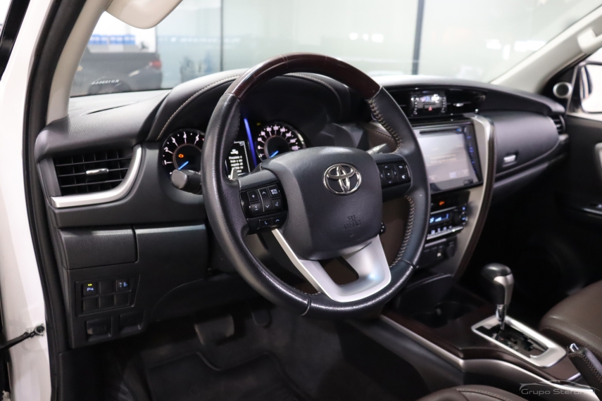 toyota hilux sw4 2.7 srv 7 lugares 4x2 16v flex 4p automatico 20193