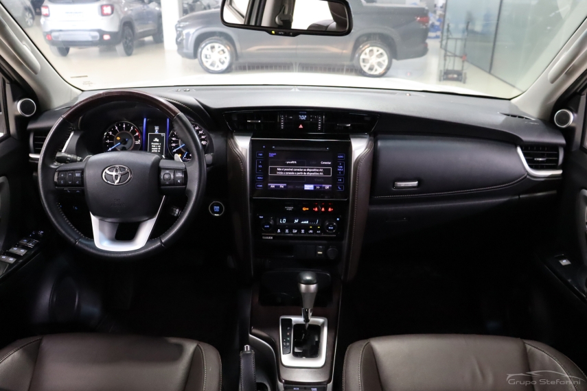 toyota hilux sw4 2.7 srv 7 lugares 4x2 16v flex 4p automatico 20195