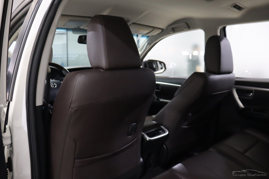 toyota hilux sw4 2.7 srv 7 lugares 4x2 16v flex 4p automatico 20199