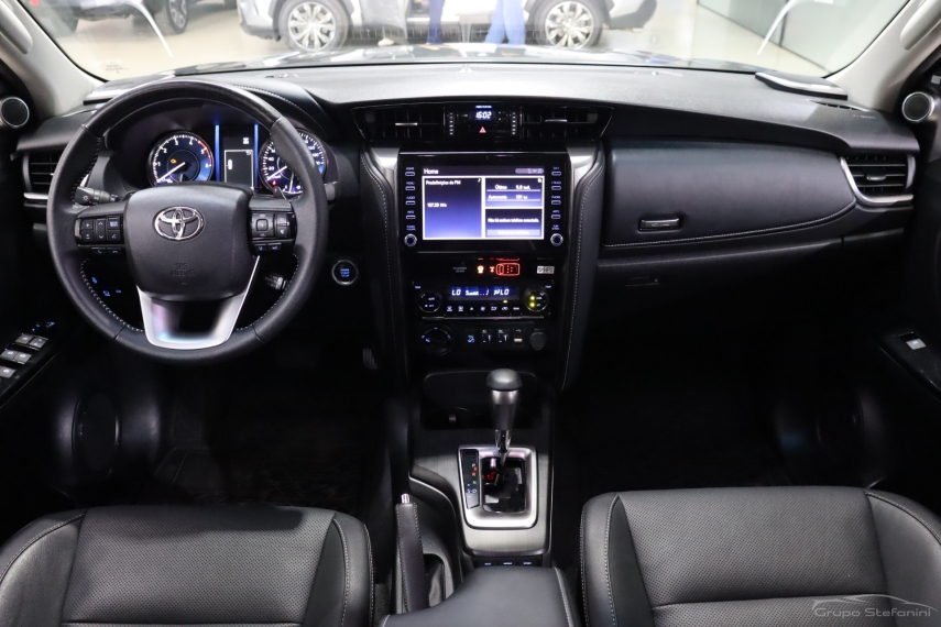 toyota hilux sw4 2.8 d-4d turbo diesel srx 7l 4x4 automatico 4p 20235