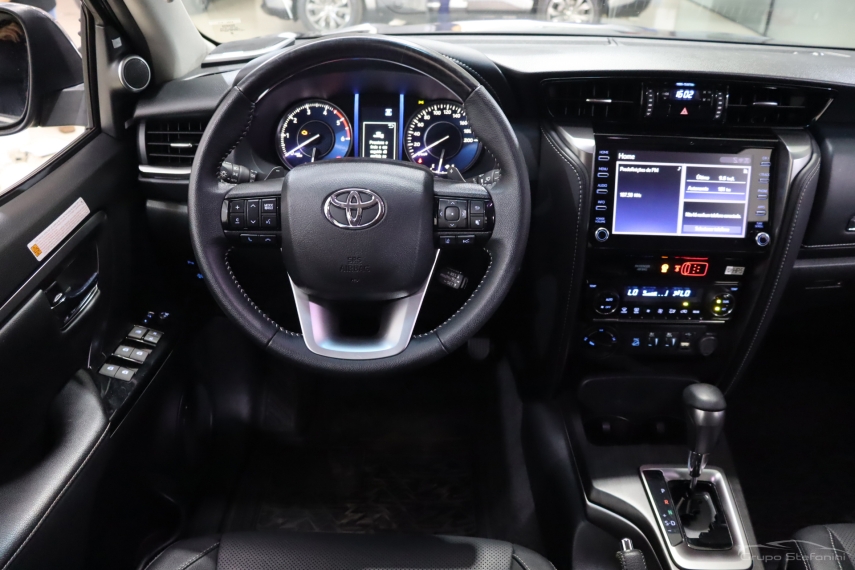 toyota hilux sw4 2.8 d-4d turbo diesel srx 7l 4x4 automatico 4p 20234