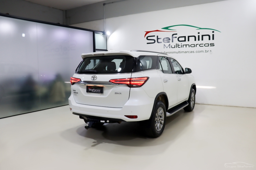 toyota hilux sw4 2.8 d-4d turbo diesel srx 7l 4x4 automatico 4p 202211