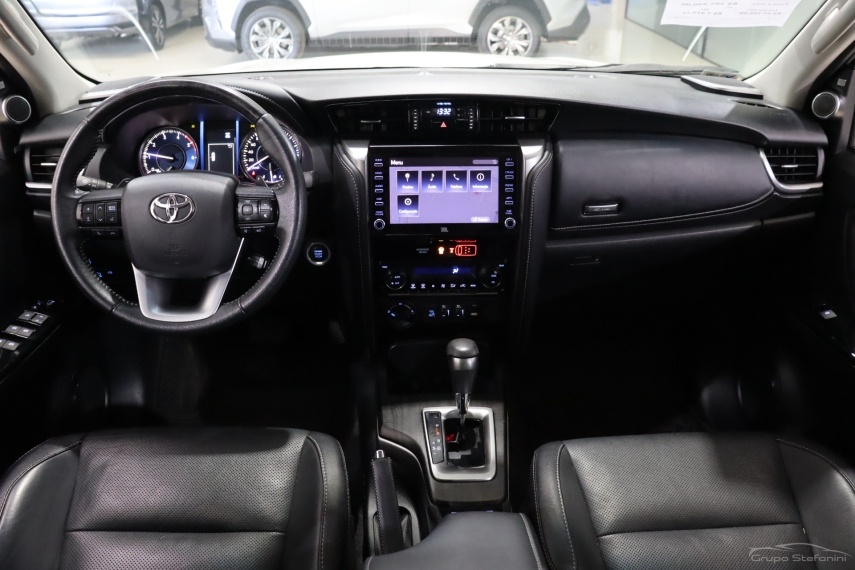 toyota hilux sw4 2.8 d-4d turbo diesel srx 7l 4x4 automatico 4p 20225