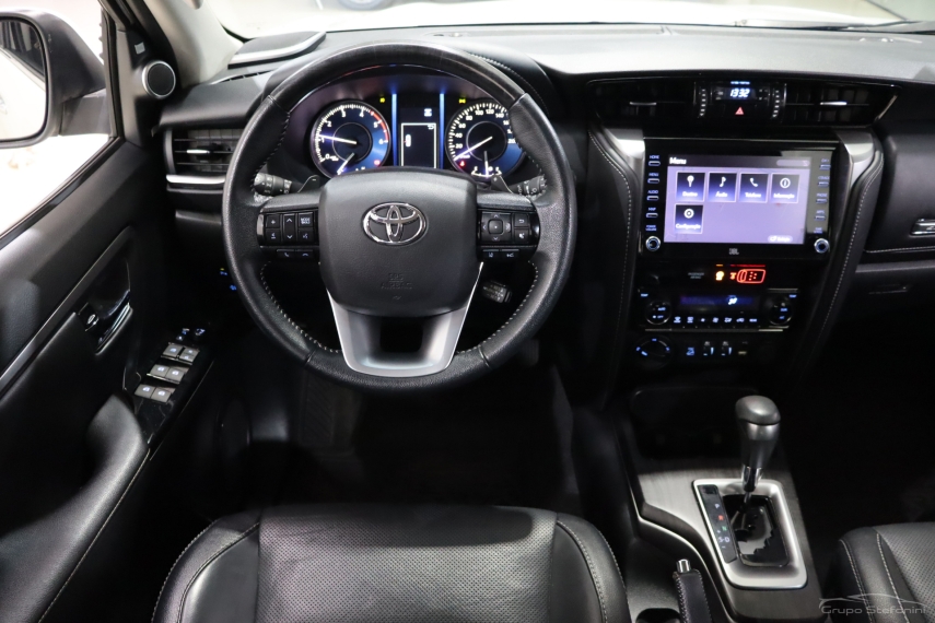 toyota hilux sw4 2.8 d-4d turbo diesel srx 7l 4x4 automatico 4p 20224