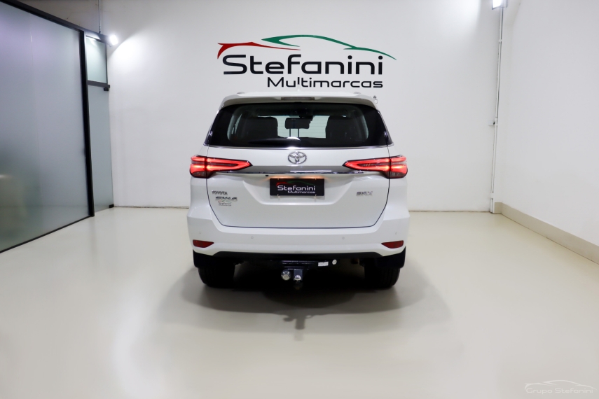 toyota hilux sw4 2.8 d-4d turbo diesel srx 7l 4x4 automatico 4p 202212
