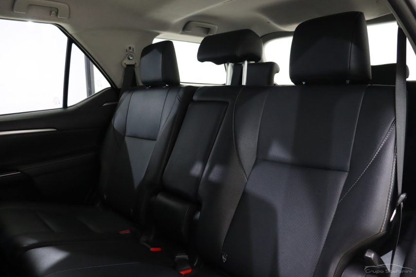 toyota hilux sw4 2.8 d-4d turbo diesel srx 7l 4x4 automatico 4p 20227