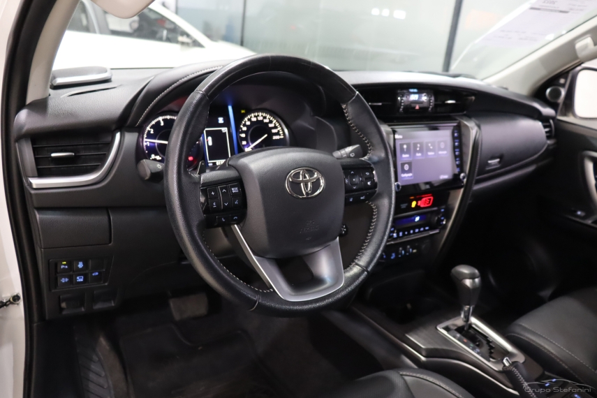 toyota hilux sw4 2.8 d-4d turbo diesel srx 7l 4x4 automatico 4p 20223