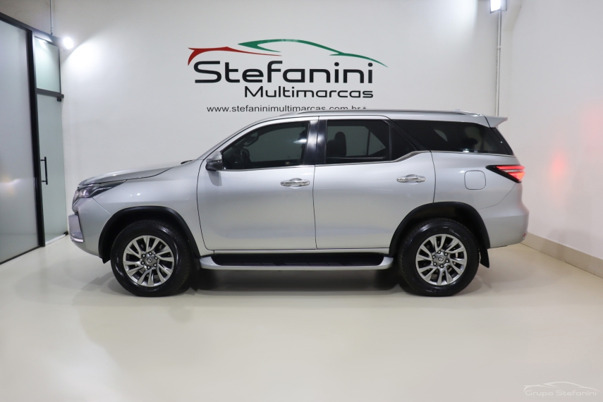 toyota hilux sw4 2.8 d-4d turbo diesel srx 7l 4x4 automatico 4p 202110