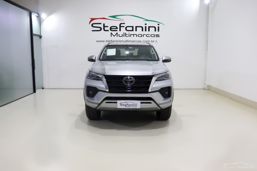 toyota hilux sw4 2.8 d-4d turbo diesel srx 7l 4x4 automatico 4p 20211