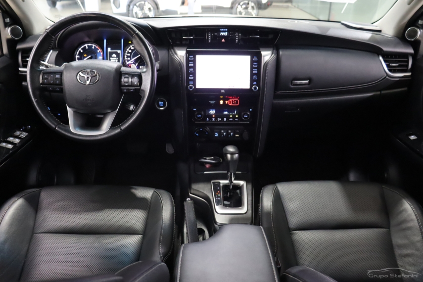 toyota hilux sw4 2.8 d-4d turbo diesel srx 7l 4x4 automatico 4p 20215