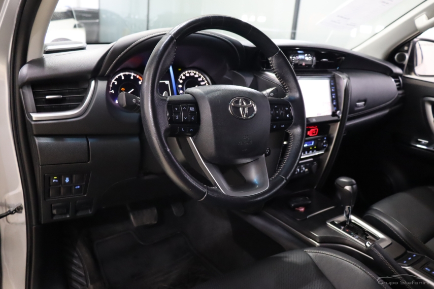 toyota hilux sw4 2.8 d-4d turbo diesel srx 7l 4x4 automatico 4p 20213