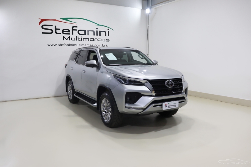 toyota hilux sw4 2.8 d-4d turbo diesel srx 7l 4x4 automatico 4p 20212