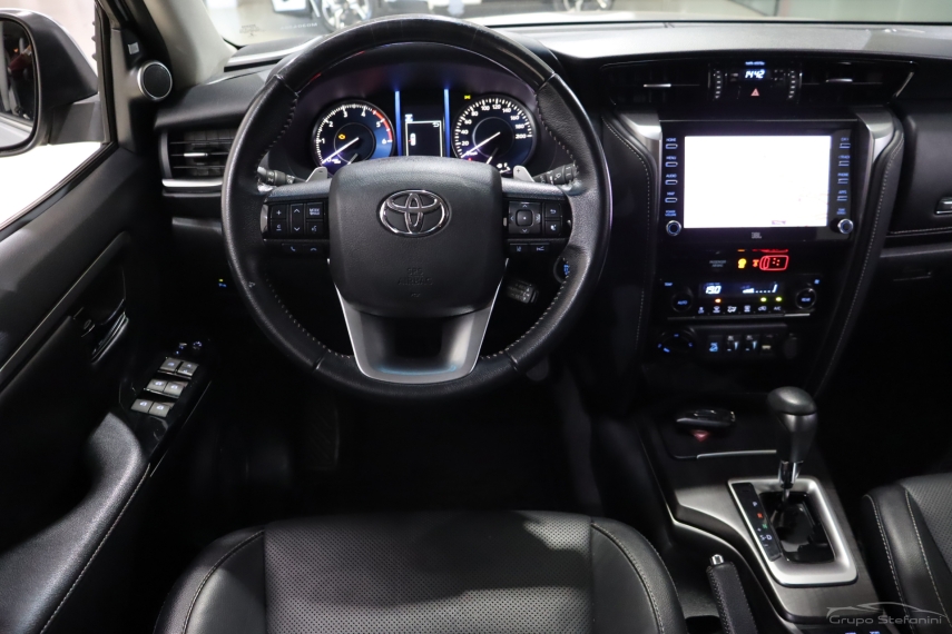 toyota hilux sw4 2.8 d-4d turbo diesel srx 7l 4x4 automatico 4p 20214