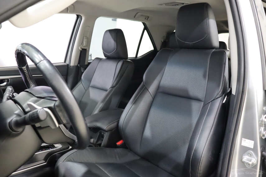 toyota hilux sw4 2.8 d-4d turbo diesel srx 7l 4x4 automatico 4p 20216
