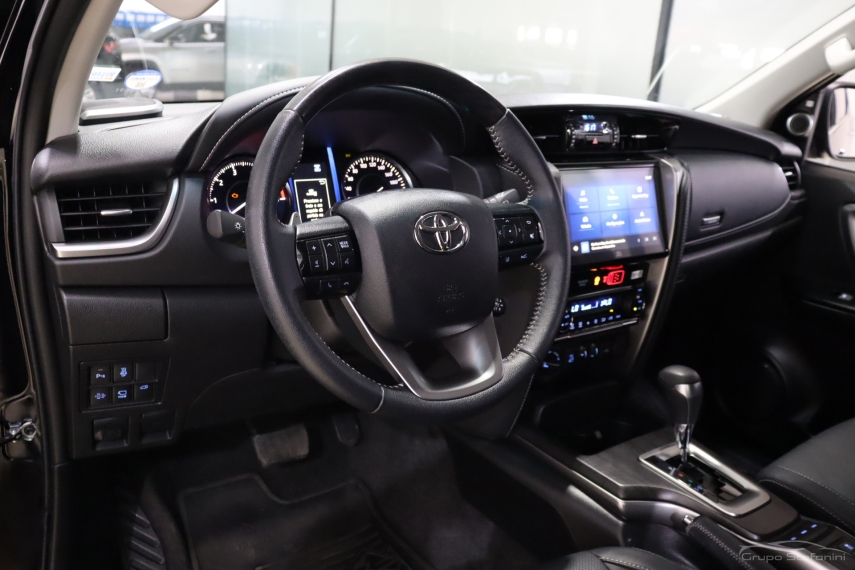 toyota hilux sw4 2.8 d-4d turbo diesel srx platinum 7l 4x4 automatico 4p 20243
