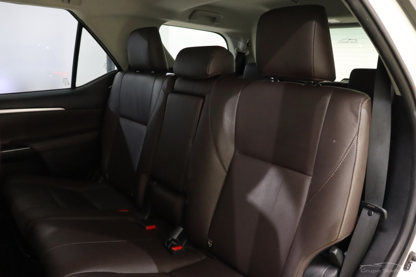 toyota hilux sw4 2.7 srv 7 lugares 4x2 16v flex 4p automatico 20197