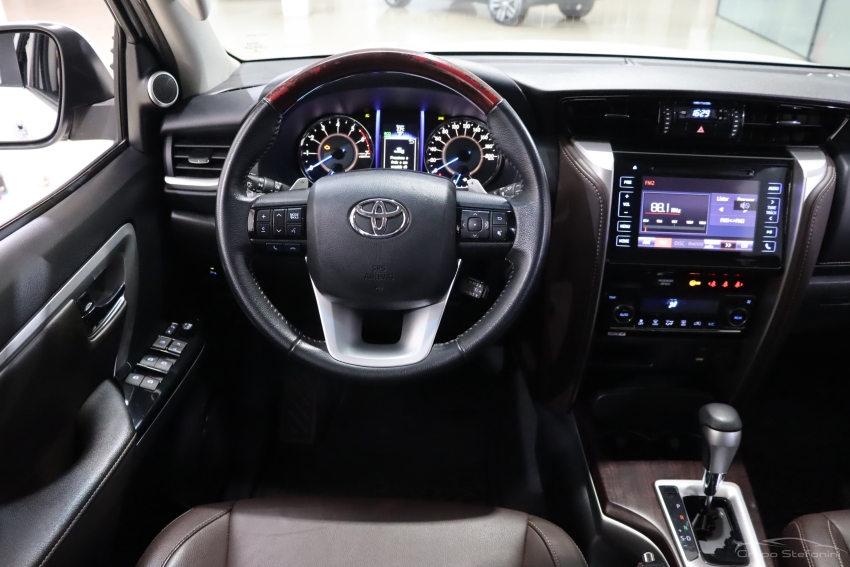 toyota hilux sw4 2.7 srv 7 lugares 4x2 16v flex 4p automatico 20194