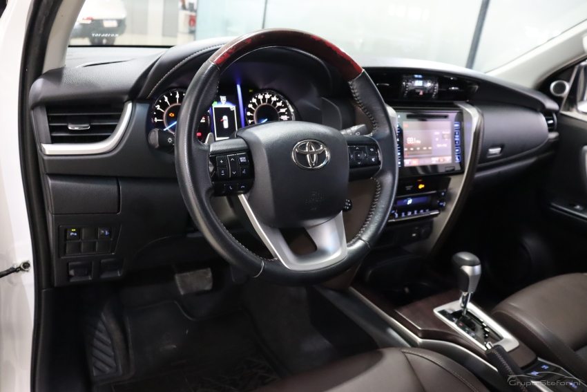 toyota hilux sw4 2.7 srv 7 lugares 4x2 16v flex 4p automatico 20193
