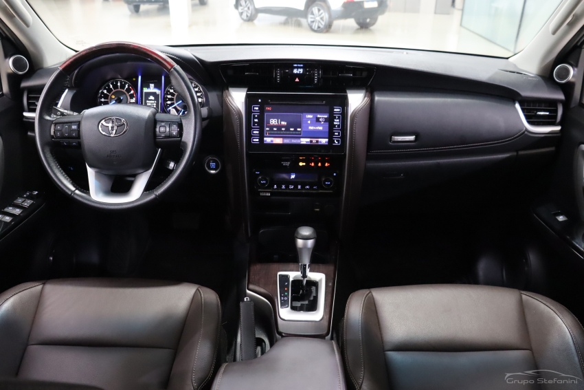 toyota hilux sw4 2.7 srv 7 lugares 4x2 16v flex 4p automatico 20195