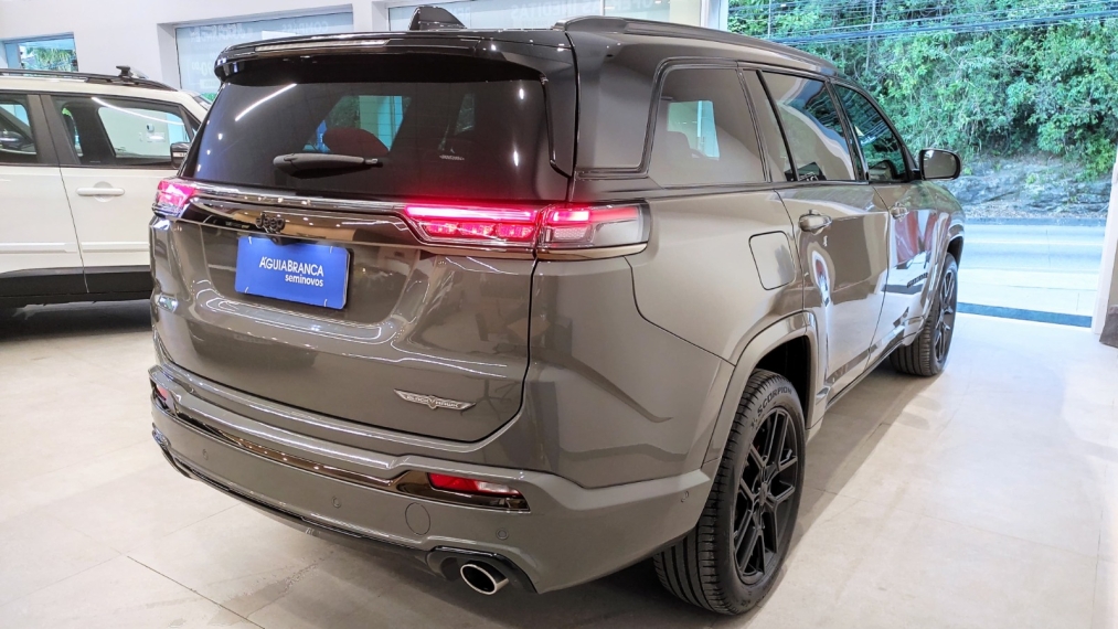 Carro JEEP COMMANDER