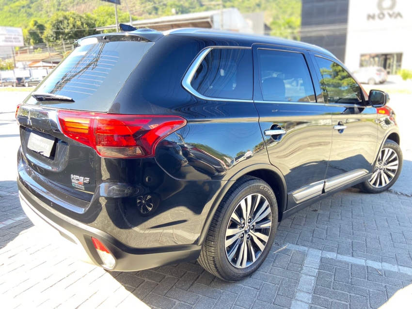 mitsubishi outlander 2.2 mivec di-d diesel hpe-s awd automatico 4p 2022