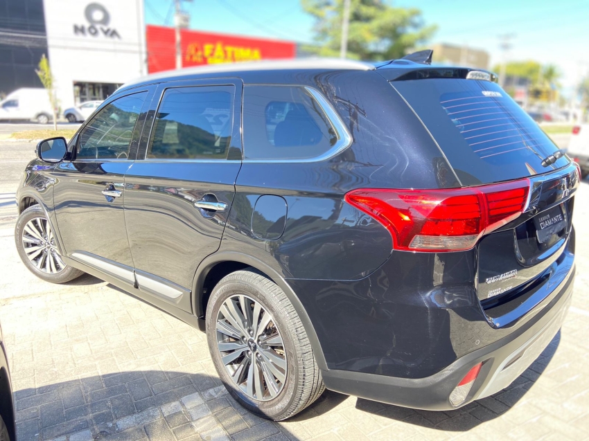 mitsubishi outlander 2.2 mivec di-d diesel hpe-s awd automatico 4p 2022