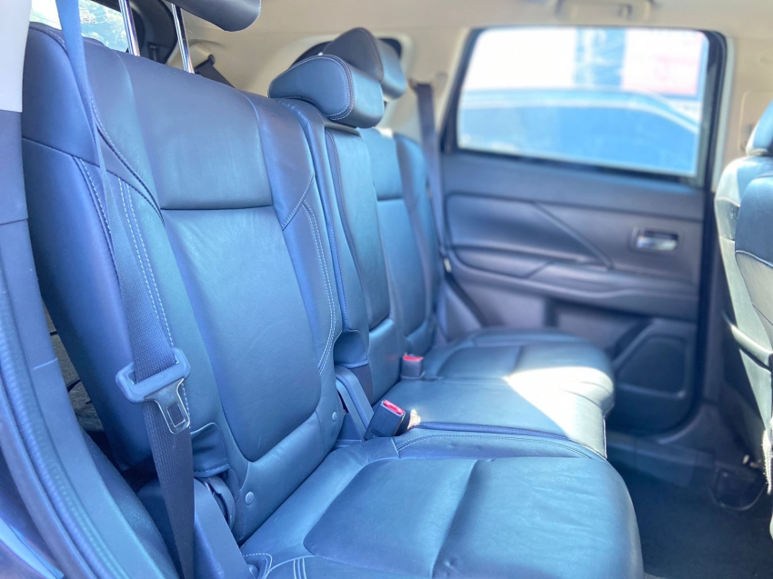 mitsubishi outlander 2.2 mivec di-d diesel hpe-s awd automatico 4p 2022