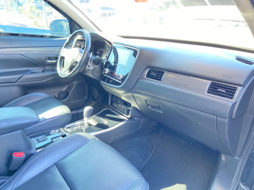 mitsubishi outlander 2.2 mivec di-d diesel hpe-s awd automatico 4p 2022