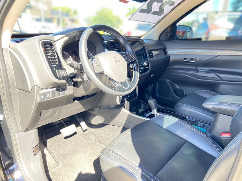 mitsubishi outlander 2.2 mivec di-d diesel hpe-s awd automatico 4p 2022