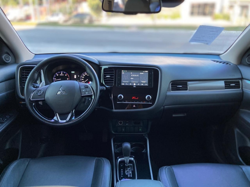 mitsubishi outlander 2.2 mivec di-d diesel hpe-s awd automatico 4p 2022