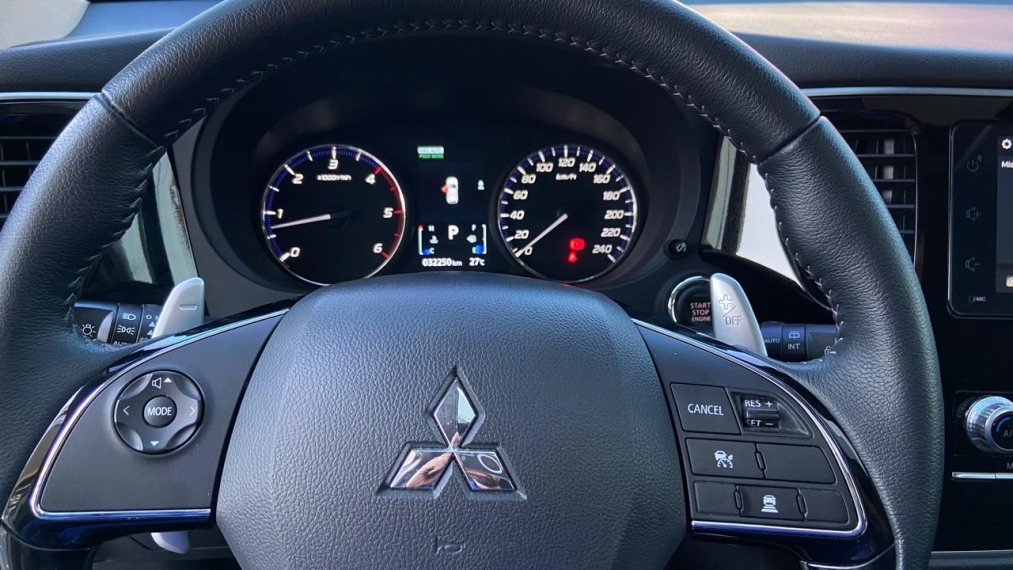 mitsubishi outlander 2.2 mivec di-d diesel hpe-s awd automatico 4p 2022