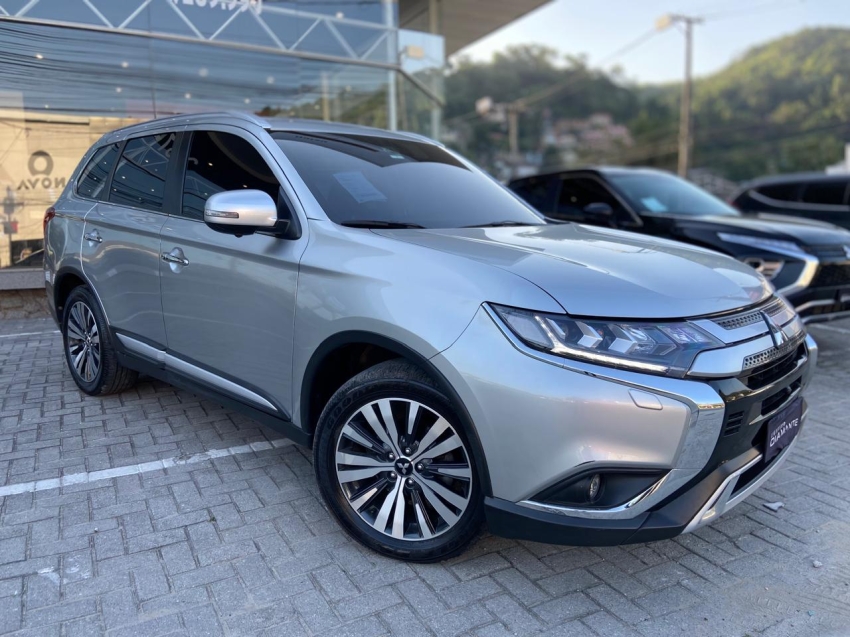 mitsubishi outlander 2.2 mivec di-d diesel hpe-s awd automatico 4p 2022