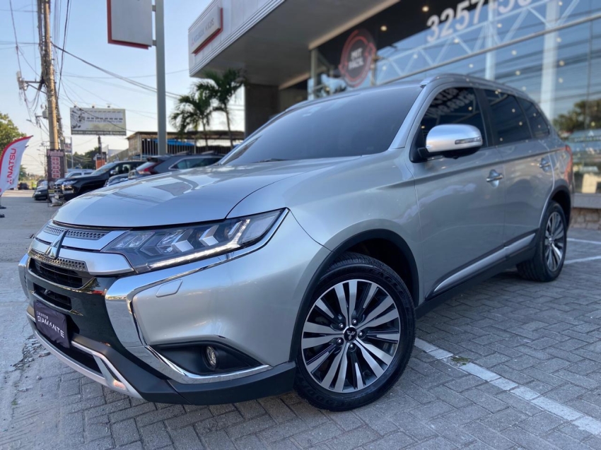 mitsubishi outlander 2.2 mivec di-d diesel hpe-s awd automatico 4p 2022 mitsubishi outlander 2.2 mivec di-d diesel hpe-s awd automatico 4p 2022