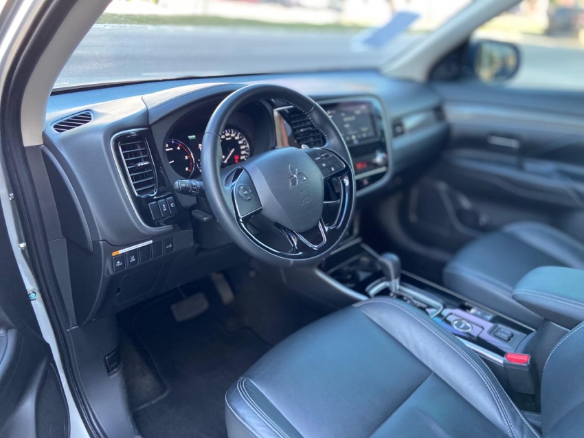 mitsubishi outlander 2.2 mivec di-d diesel hpe-s awd automatico 4p 2022