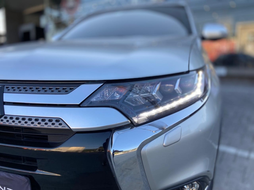 mitsubishi outlander 2.2 mivec di-d diesel hpe-s awd automatico 4p 2022