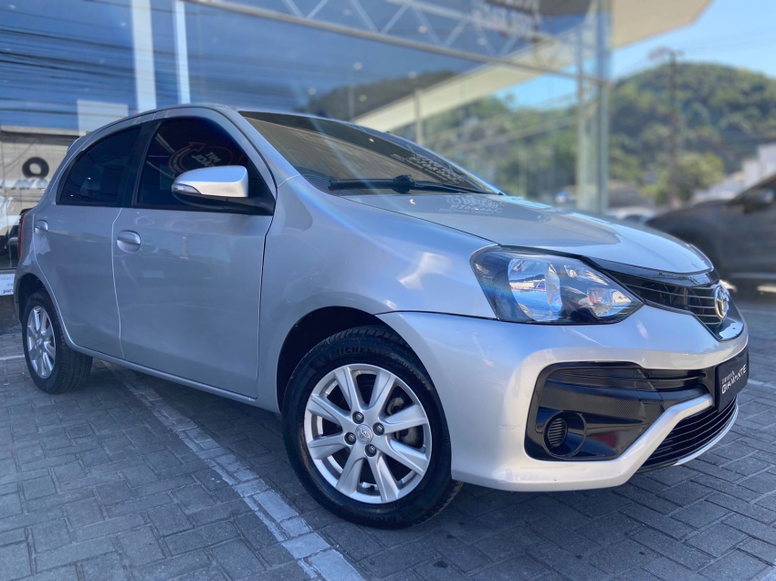 toyota etios 1.5 x plus 16v flex 4p automatico 2020 toyota etios 1.5 x plus 16v flex 4p automatico 2020
