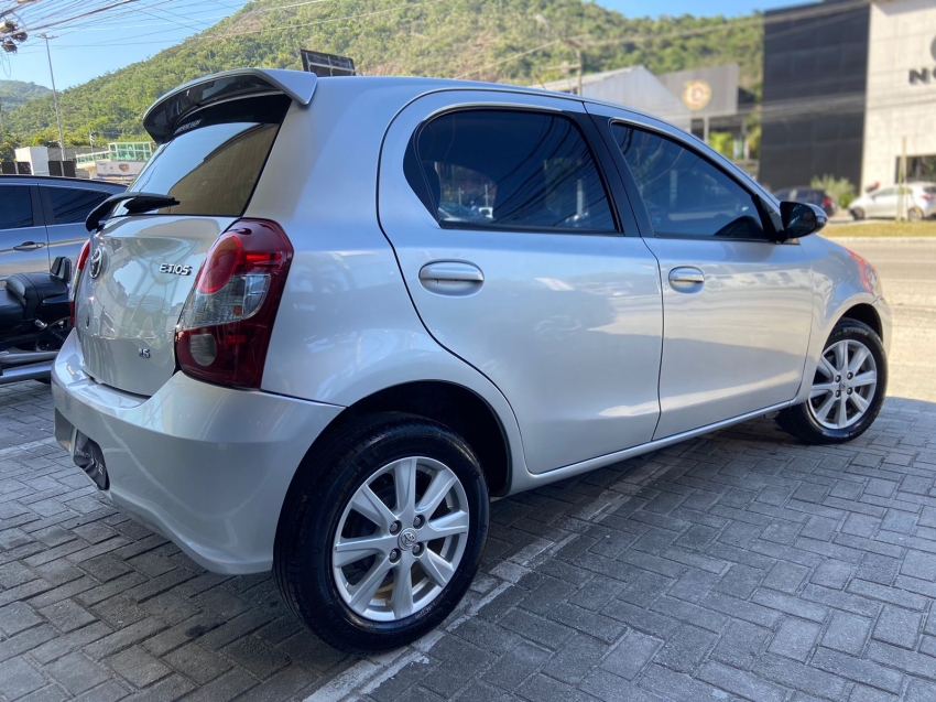 toyota etios 1.5 x plus 16v flex 4p automatico 2020