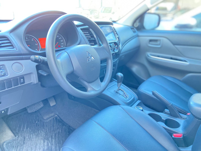 mitsubishi l200 triton 2.4 16v turbo diesel outdoor gls cd 4x4 automatico 4p 2022