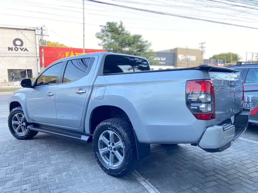 mitsubishi l200 triton 2.4 16v turbo diesel sport hpe cd 4p 4x4 automatico 2022