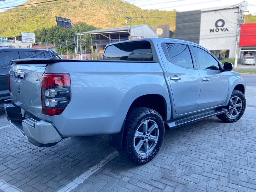 mitsubishi l200 triton 2.4 16v turbo diesel sport hpe cd 4p 4x4 automatico 2022