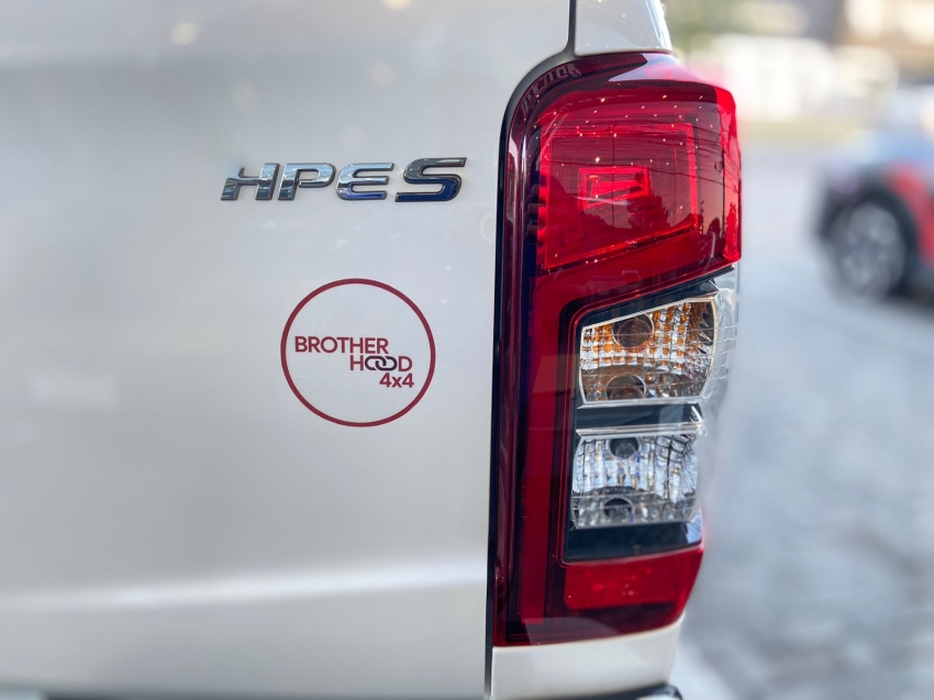 mitsubishi l200 triton 2.4 16v turbo diesel sport hpe-s cd 4p 4x4 automatico 2024