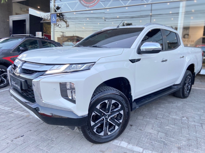 mitsubishi l200 triton 2.4 16v turbo diesel sport hpe-s cd 4p 4x4 automatico 2024